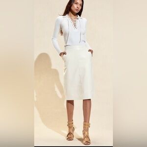 Rare and rare price Genuine white Leather Pocketed skirt . lined back zipper